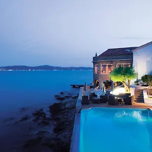 https://la-belle-aurore.fr-provencehotel.com